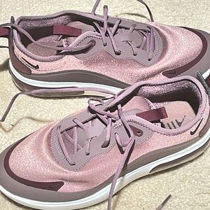 Nike Air Max DIA  Women’s sz 8 (Burgundy)